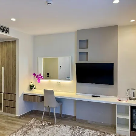 Henry & 5* غوليم