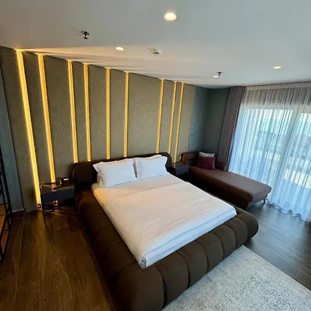 Henry & Hotel