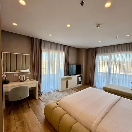Hotel Henry & 5*