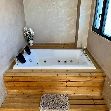 Henry & Szálloda Golem