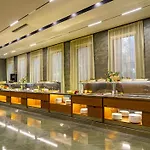 Henry & Hotell Golem (Tirana)
