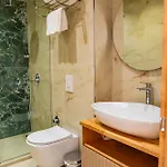 Hotell Henry & Golem (Tirana)
