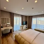 Hotell Henry & 5*