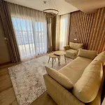 Hotell Henry & Golem (Tirana)