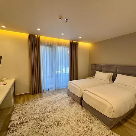 Henry & Hotel 5*