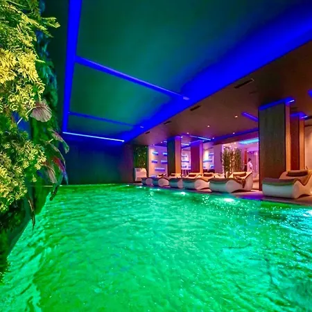 Henry & Hotel 5*