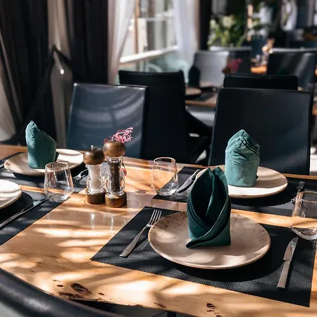 Hotel Henry & 5*