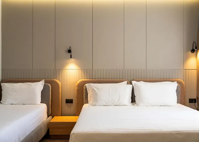 Henry & Hotel Golem (Tirana)