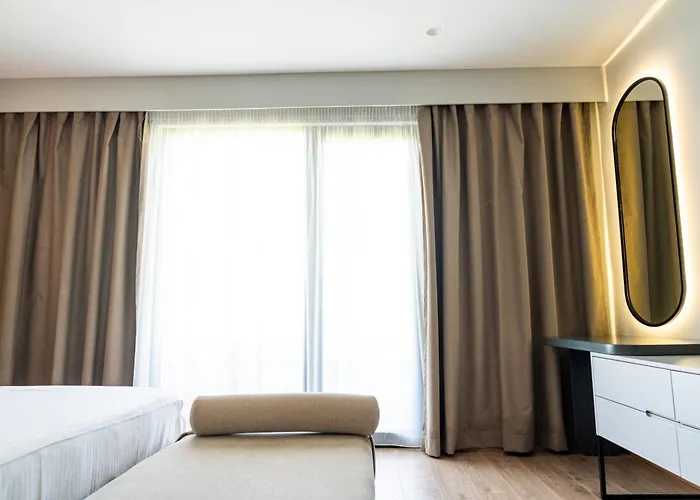 Hotel Henry & Golem (Tirana)