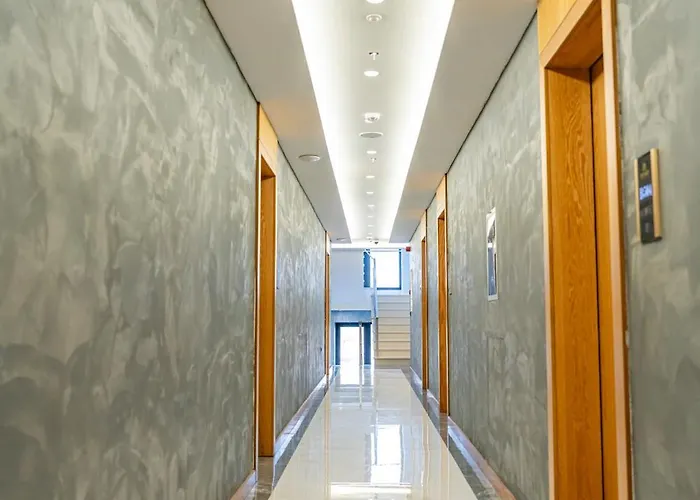 Henry & Hotel Golem (Tirana)