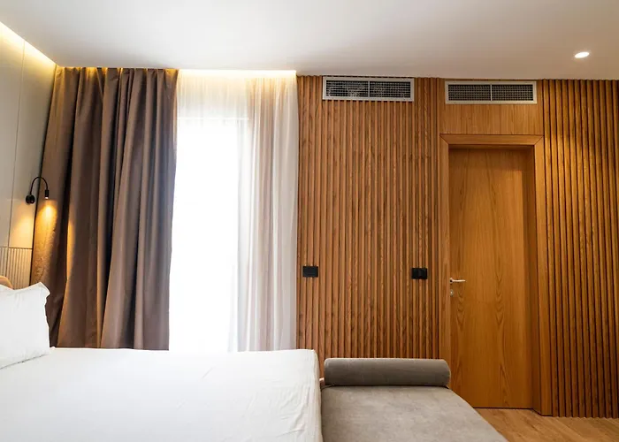 Henry & 5* Golem (Tirana)