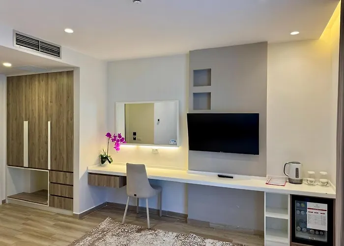 Henry & 5* Golem (Tirana)