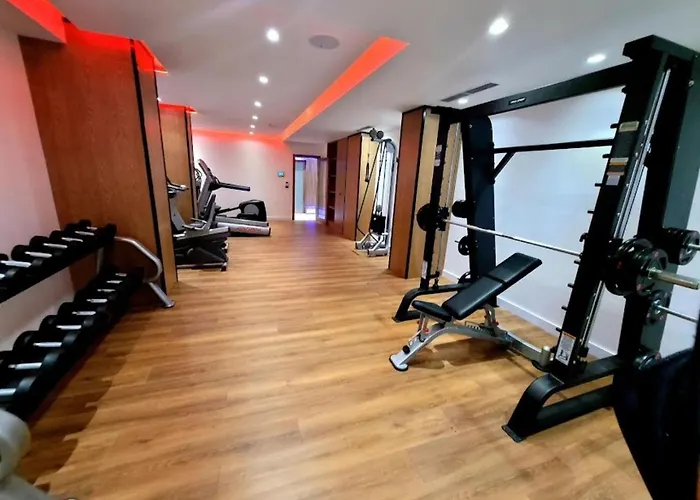 Henry & 5* Golem (Tirana)